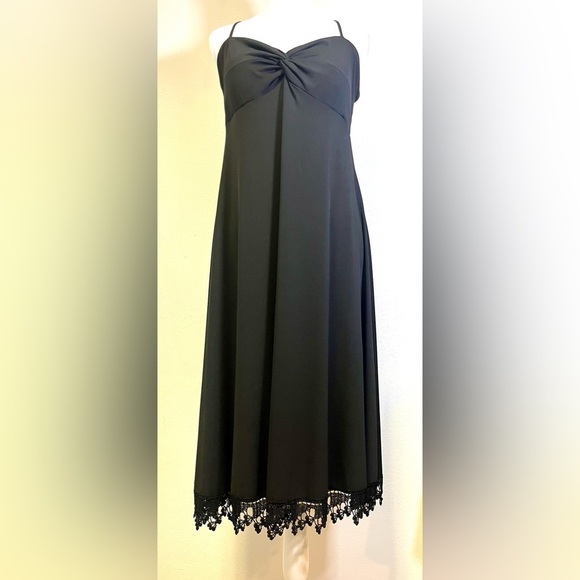 Maggy London Black Lace Hem Cocktail Dress Classy Elegant Timeless 
Size 14 - Picture 1 of 5